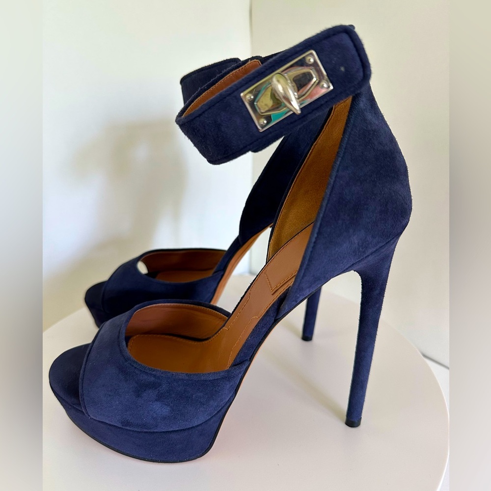 Beautiful and sexy Givenchy 5-inch heel shoes in size 8.